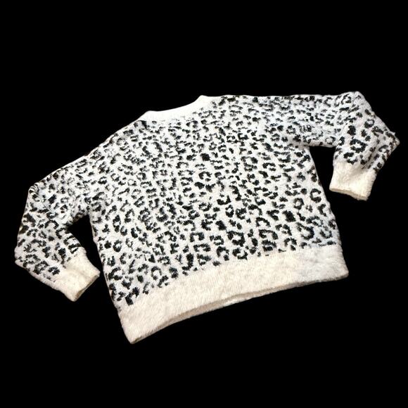 Mi Ami Women’s Ivory Snow Leopard Fuzzy Cropped Nylon Viscose Sweater Size Large - Picture 2 of 8